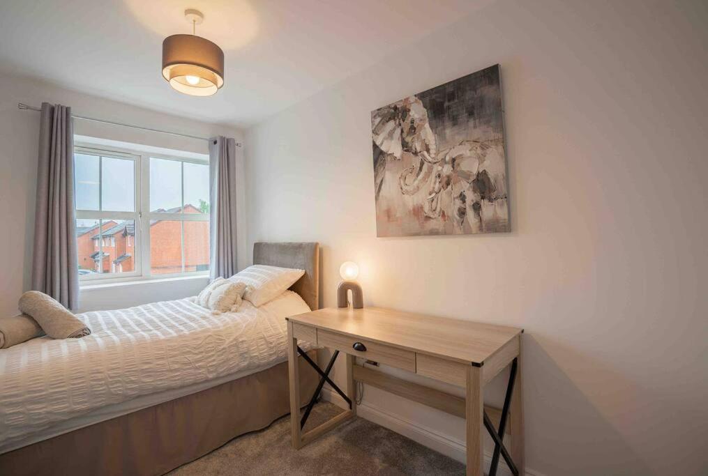 Stunning Abode 5 Min From Nec & Bhx, Pets Allowed Marston Green Zewnętrze zdjęcie
